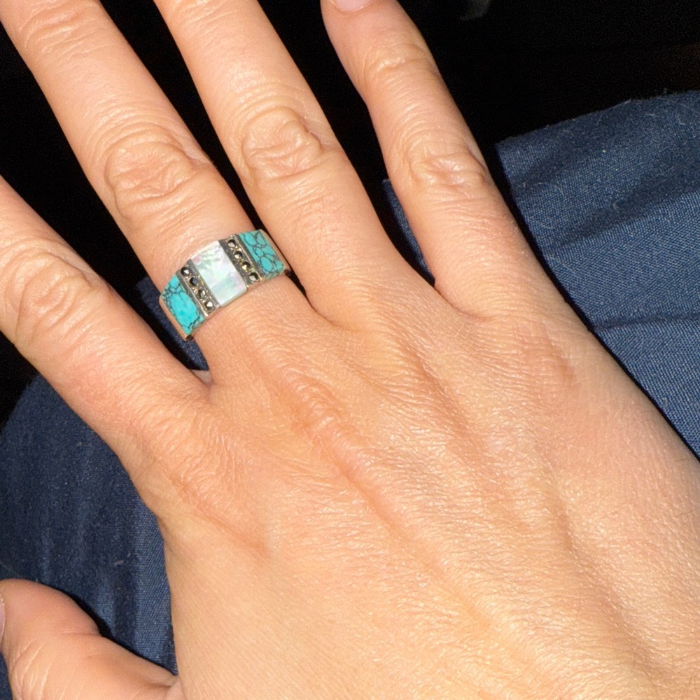 Elegant Silver and Turquoise Ring